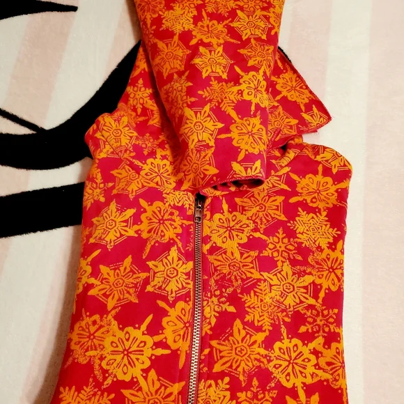 NWT Moda International Women’s MEDIUM Sweater Full Zip Attached Scarf Sn… - Picture 9 of 12